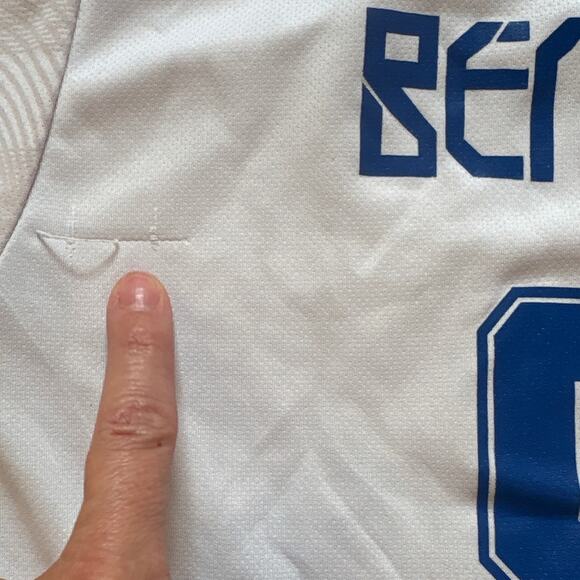 Adidas white Real Madrid Benzema 9 short sleeve youth jersey SIZE 14 - Picture 5 of 7